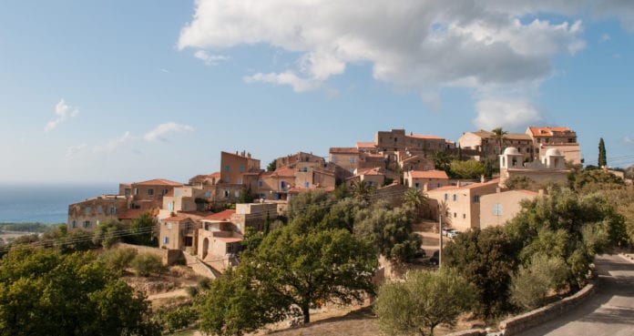 Il paese di Pigna, in Corsica