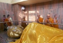 La statua del Budda morente