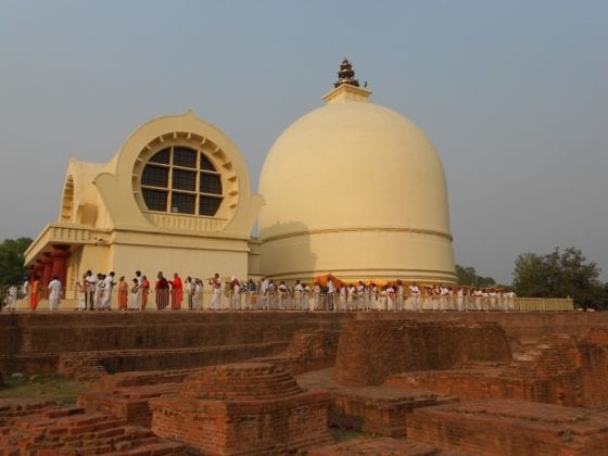 Tempio e stupa a Kushinagar