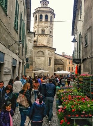 Via Mameli in festa