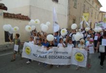 Una manifestazione a Sezzadio contro la discarica Riccoboni