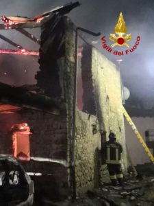 incendio porticato a Costa Vescovato