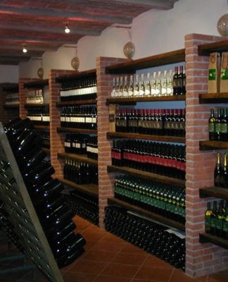 Cantina di Lerma, vendute nel fallimento vasche di metallo e bottiglie.