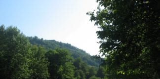 Gavi, il sentiero della riserva del Neirone