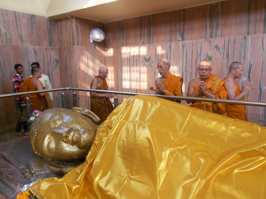La statua del Budda morente
