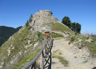 I ruderi del castello di Carrega