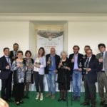 Gli organizzatori del Premio La Buona Italia con i premiati