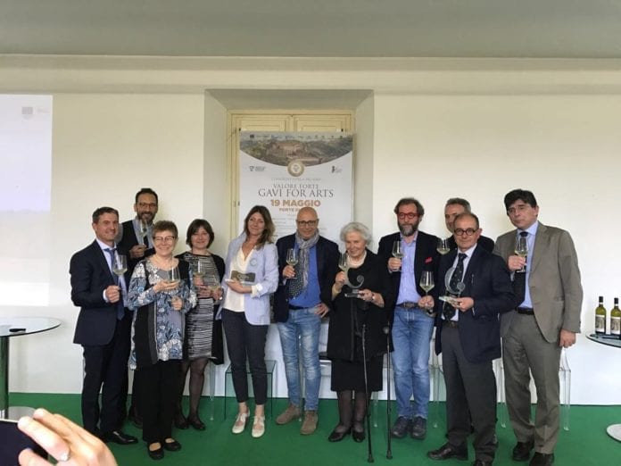 Gli organizzatori del Premio La Buona Italia con i premiati
