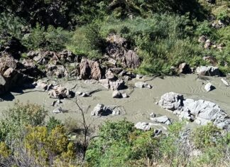 Il fango nel Gorzente a valle della diga della Lavagnina (immagine di repertorio)