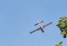 Due canadair in azione per spegnere le fiamme nella pineta di Mornese
